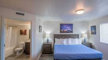 3 habitaciones, tabla de planchar con plancha, wifi y ropa de cama