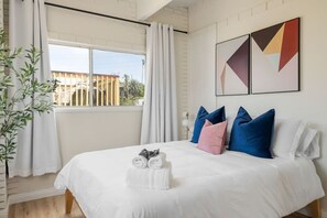 Bedroom 2 - Gorgeous Beachside Bliss Ocean View Walk2Strand (Manhattan Beach)