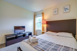 3 soverom, strykejern/-brett, reiseseng for barn og internettilgang