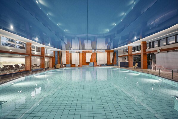 2 indoor pools, outdoor pool