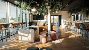 2 bares o lounges, bar en la azotea