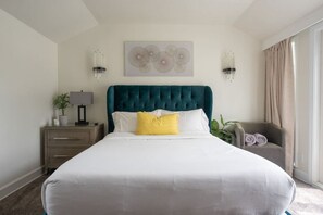 1 habitación, escritorio, tabla de planchar con plancha y wifi
