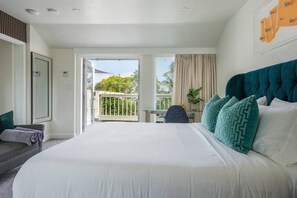 1 bedroom, desk, iron/ironing board, WiFi - Chestnut Suite with pool & hot tub (Long Beach)