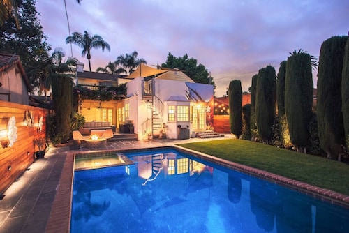 Chestnut Suite 102 with pool, hot tub & parking