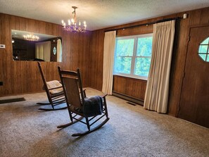 Interior - 70 acre Mountain farmstead - Mountain Haven Retreat (Sevierville)