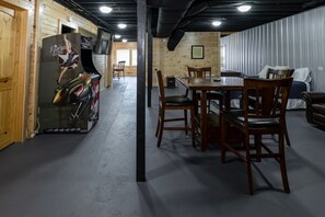 Interior - 70 acre Mountain farmstead - Mountain Haven Retreat (Sevierville)