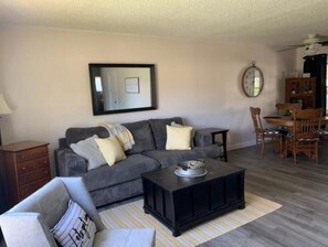 Living area - Thayer-B House- Available for Long-Term Rental (Richland)
