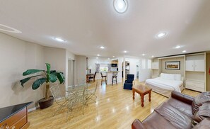 1 bedroom, iron/ironing board, internet, bed sheets