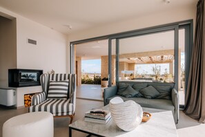 TV - Villa La Isla with Pool III (Novalja)