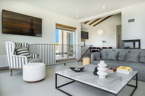 TV - Villa La Isla with Pool IV (Novalja)