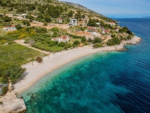 Beach - Villa Amorpha with Pool (Nerežišća)