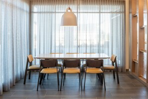 Bar-salon dans le hall