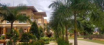 Emerald 2 bedroom apartment with a pool, gym, and a balcony with a view