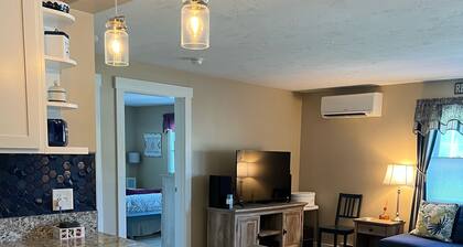 2 Bed/1 Bath Saunders Bay Gilford with boat slip. Walk to Meadowbrook for a show