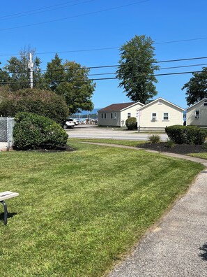 Property grounds - 2 Bed/1 Bath Saunders Bay Gilford with boat slip. Walk to Meadowbrook for a show (Gilford)