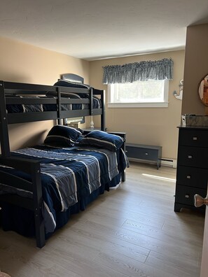 2 chambres, fer et planche à repasser, Wi-Fi gratuit, draps fournis