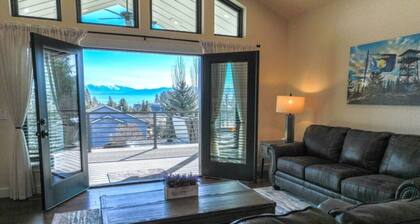 Lakeside Breeze, with hot tub!