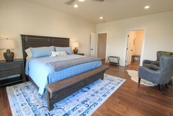 2 dormitoris, planxa i posts de planxar, un bressol de viatge i wifi 