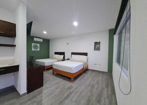 ห้องทวิน | โต๊ะทำงาน, พื้นที่ทำงานแบบใช้แล็ปท็อป, เตารีด/โต๊ะรีดผ้า, Wi-Fi ฟรี