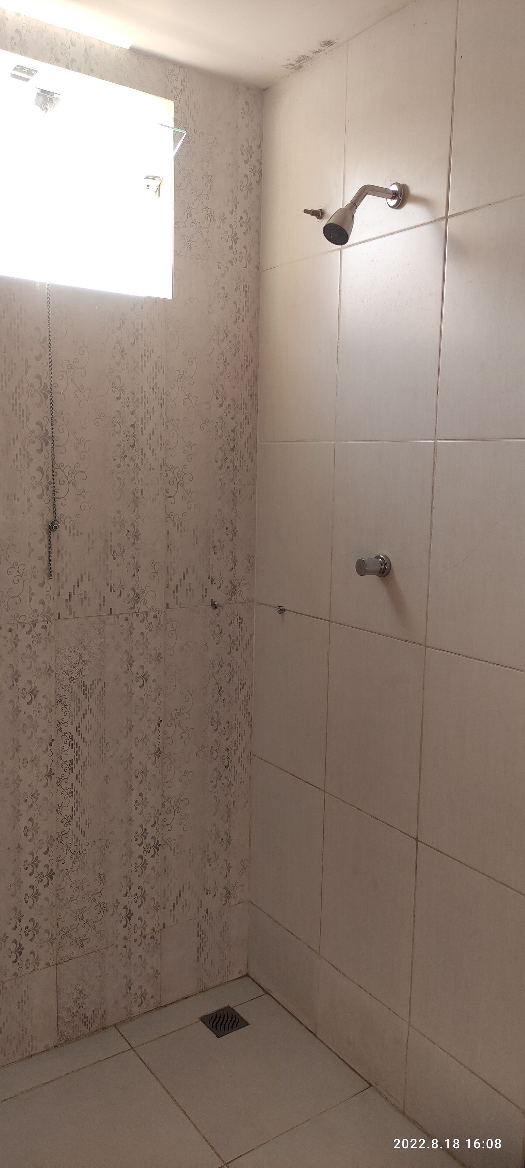 Comfort Triple Room | Bathroom | Shower, rainfall showerhead, towels