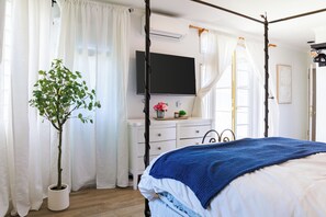 2 bedrooms, iron/ironing board, travel cot, free WiFi