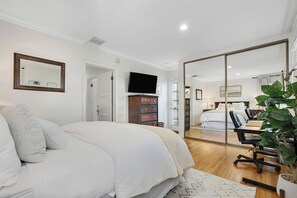 2 bedrooms, iron/ironing board, travel cot, free WiFi