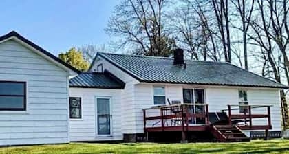 Cozy lake cabin with the best view on the lake! Pet friendly!