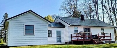 Cozy lake cabin with the best view on the lake! Pet friendly!