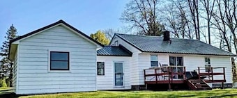 Cozy lake cabin with the best view on the lake! Pet friendly!