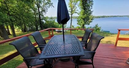Cozy lake cabin with the best view on the lake! Pet friendly!