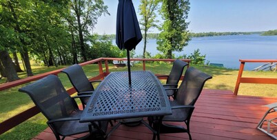 Cozy lake cabin with the best view on the lake! Pet friendly!
