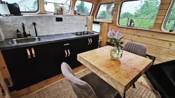 Fridge, stovetop, coffee/tea maker, electric kettle