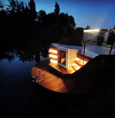 Unique houseboat with Sauna @ walking distance historic center of Amsterdam. 