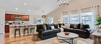 The Meridian Manor | Private 4 Bedroom Home