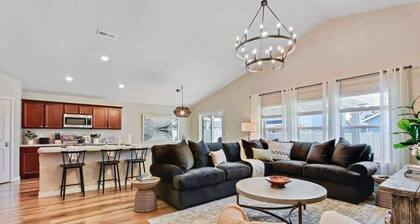 The Meridian Manor | Private 4 Bedroom Home