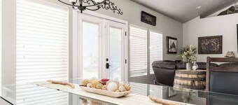 Spacious Retreat for over 32 Parking, Horse Stalls