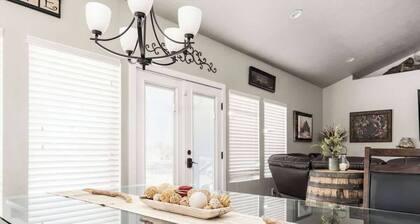 Spacious Retreat for over 32 Parking, Horse Stalls