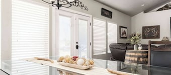 Spacious Retreat for over 32 Parking, Horse Stalls