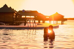 2 piscinas externas