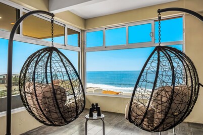 Tropical retreat with ocean views - steps from the sand with alfresco dining