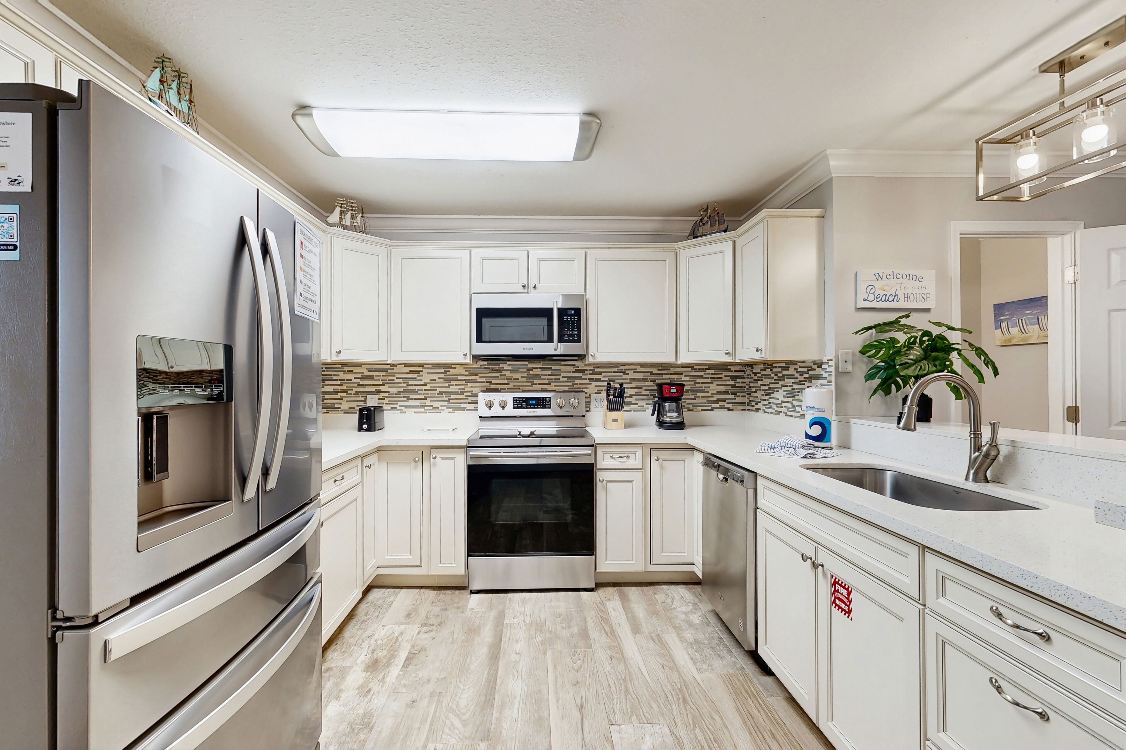 冰箱、微波炉、烤箱、炉灶