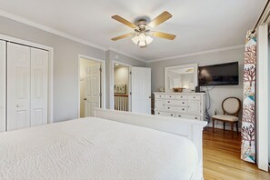 2 bedrooms, internet, bed sheets