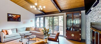 Renovated townhome on Gore Creek with 2 decks, steps to ski shuttle