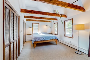 4 bedrooms, Internet, bed sheets