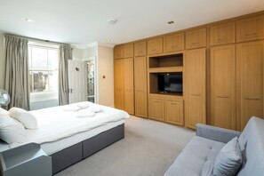 3 bedrooms, bed sheets