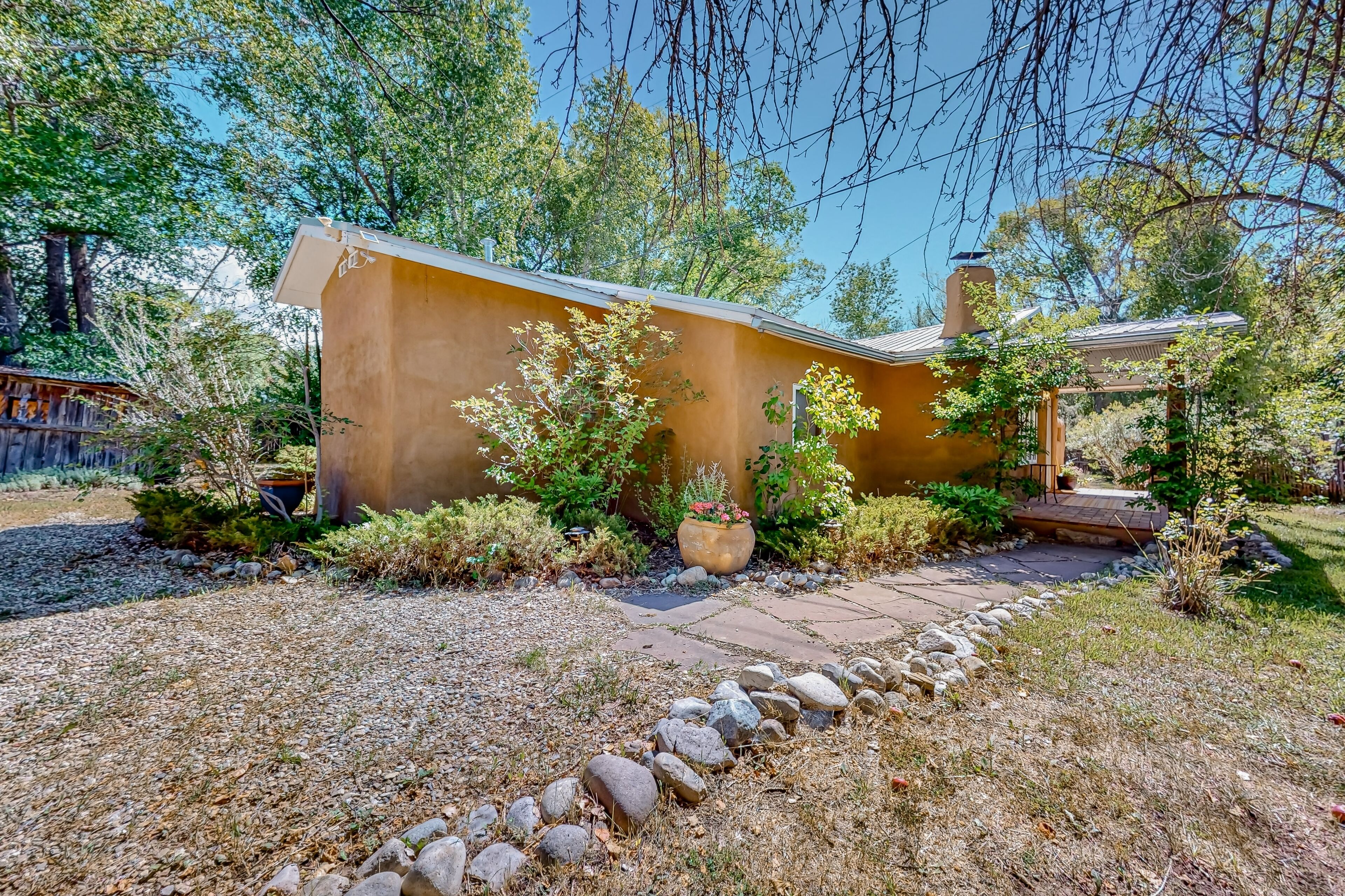 Charming house with large yard, easy access to ski valley & town, dog-friendly