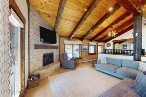 Télévision, cheminée