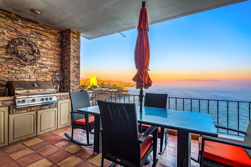 Waterfront condo with heated pool, hot tub, balcony, fireplace, & central AC