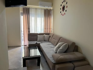 Télévision à écran plat