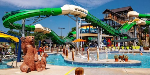 Denver Ultimate Group Getaway: Mini-Golf, Hot Tub, Fire Pit, Games & Playground